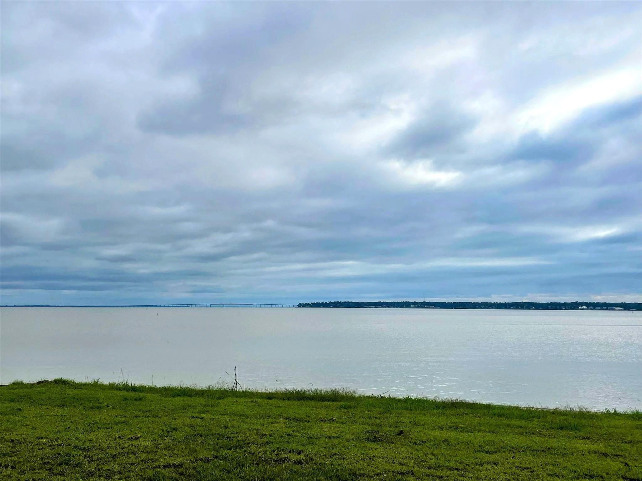 Image 2: Fabulous view of Lake Livingston