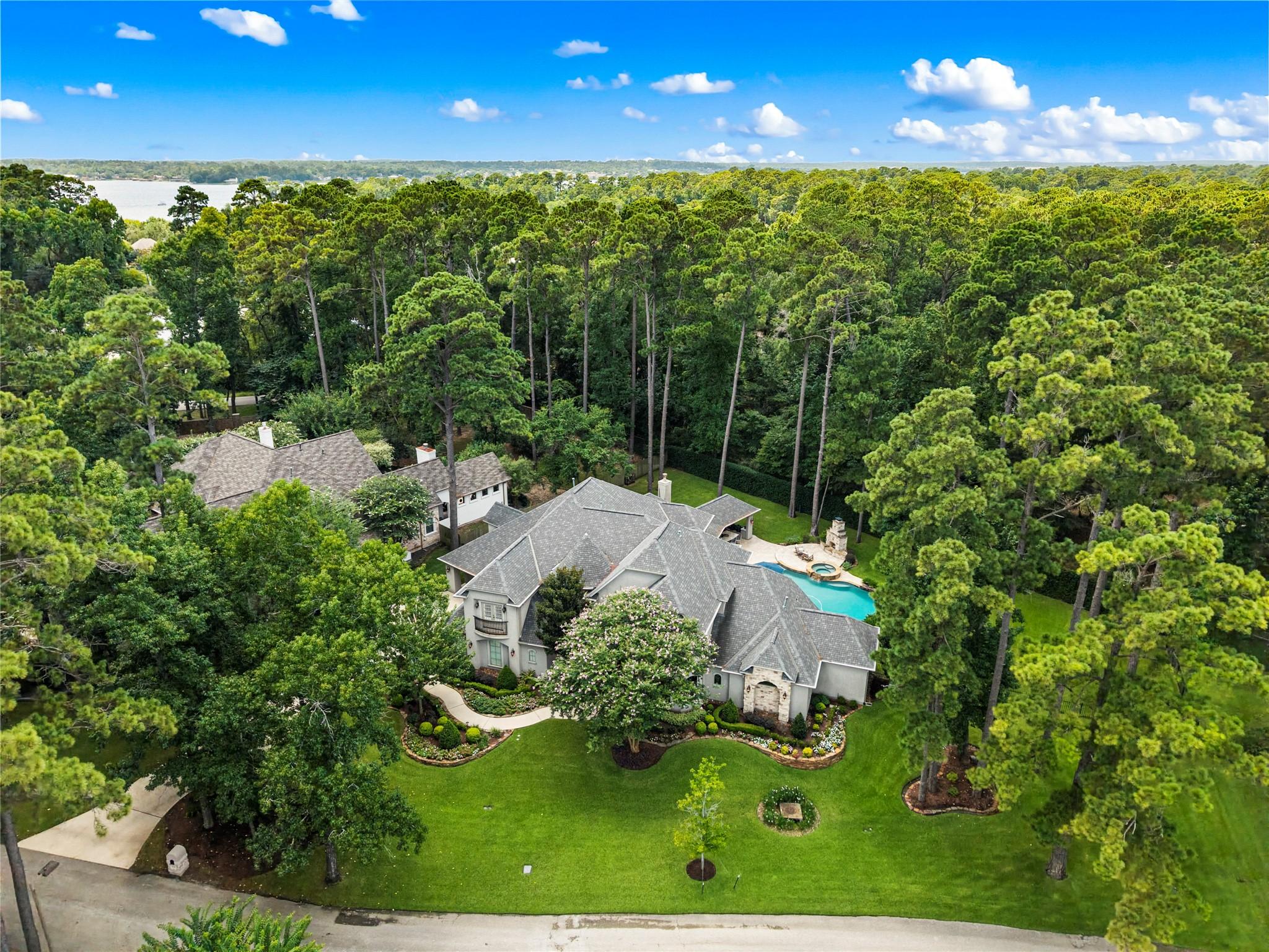 Image 1: Your private estate on almost 3/4 acre. Hard to fi