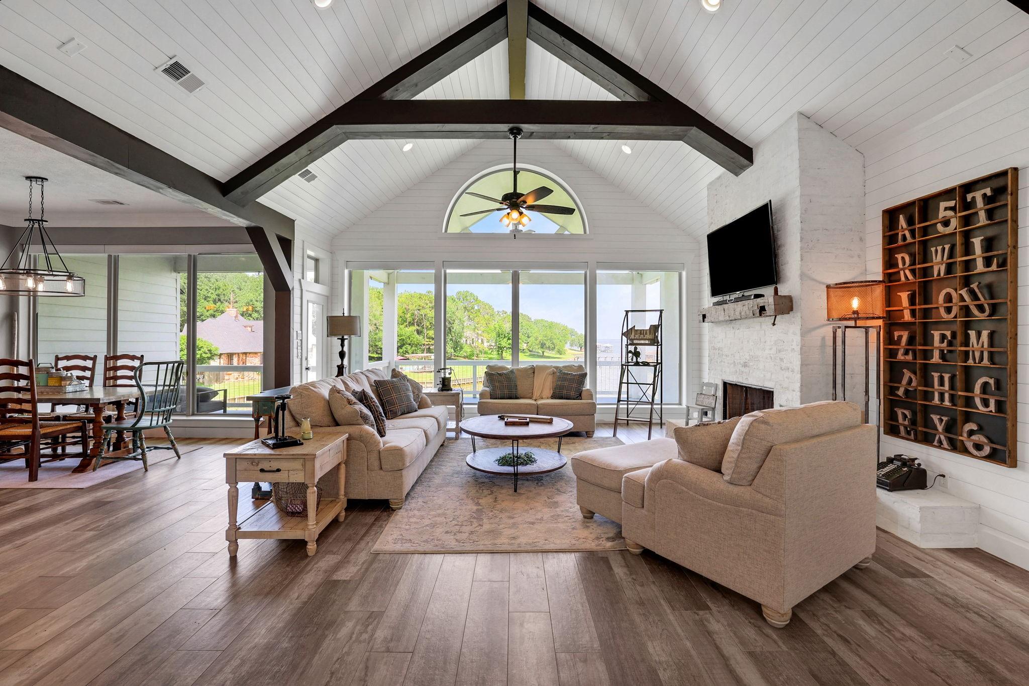 Image 4: From the front door flow into the elevated living