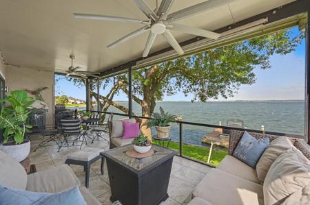 1422 Bowsprit Point
