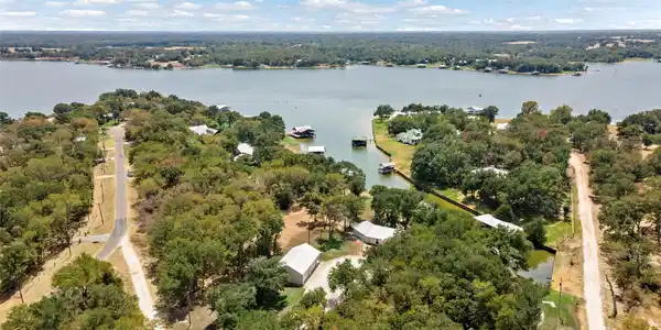 20516 Lakeshore Drive