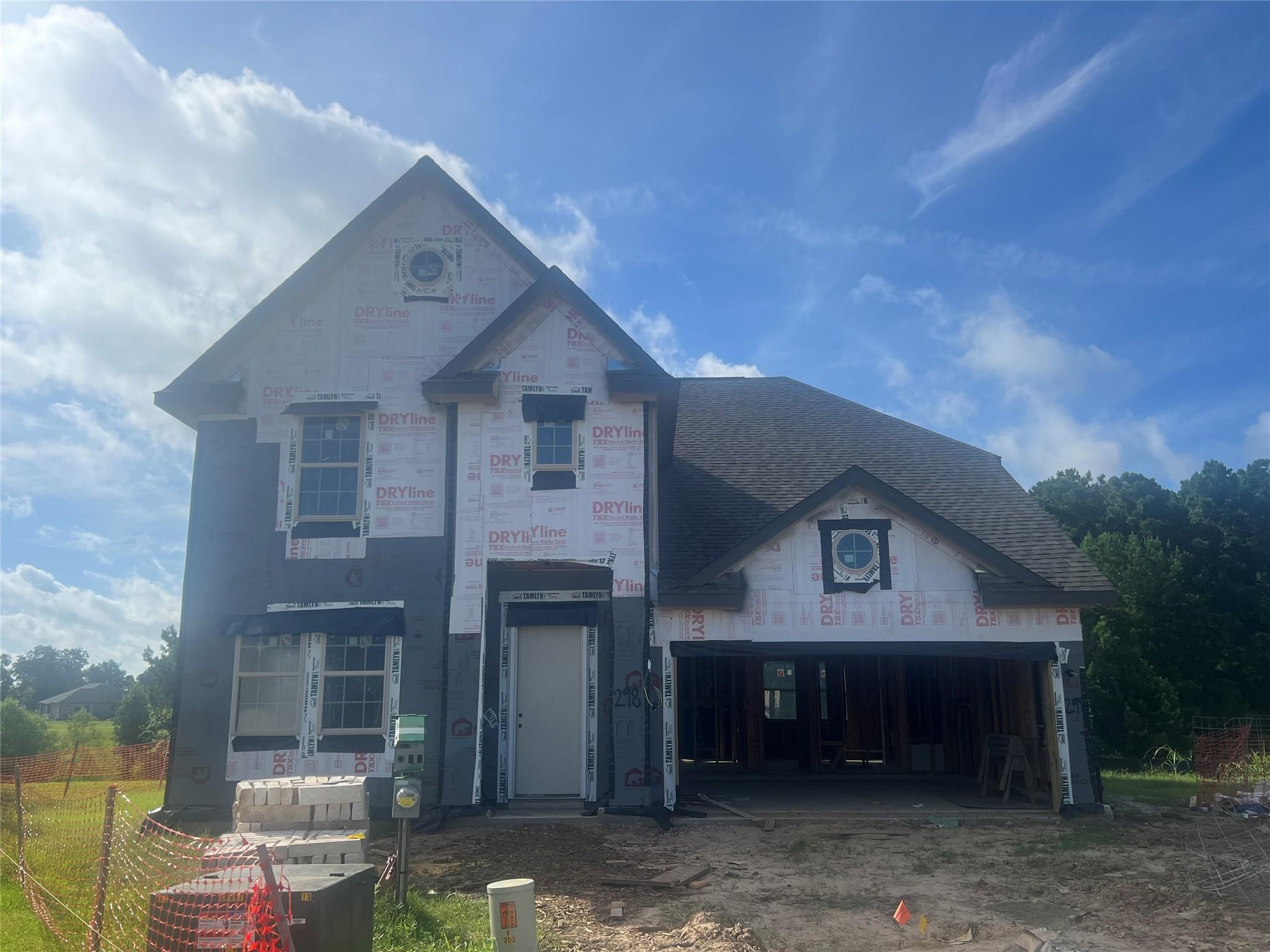 Image 2: Two-story home with 5 bedrooms, 3 baths and 2-car
