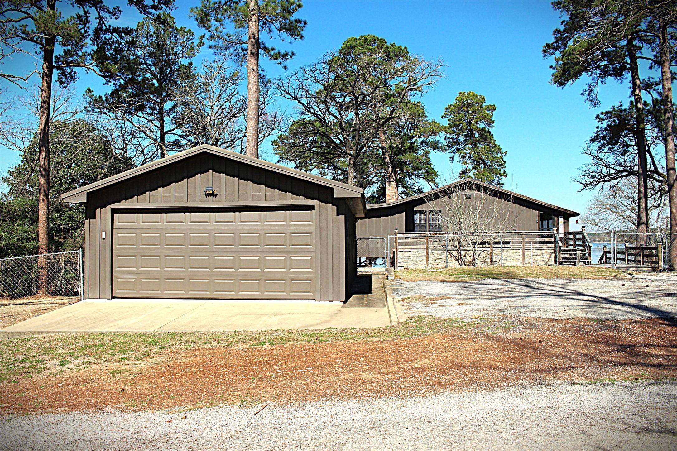 Image 3: 397 County Road 2143, offers 2622 sq ft home with