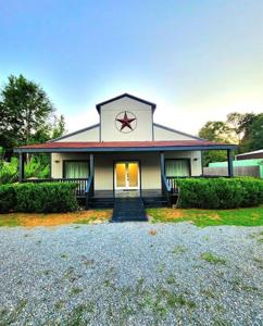 9733 US Highway 190