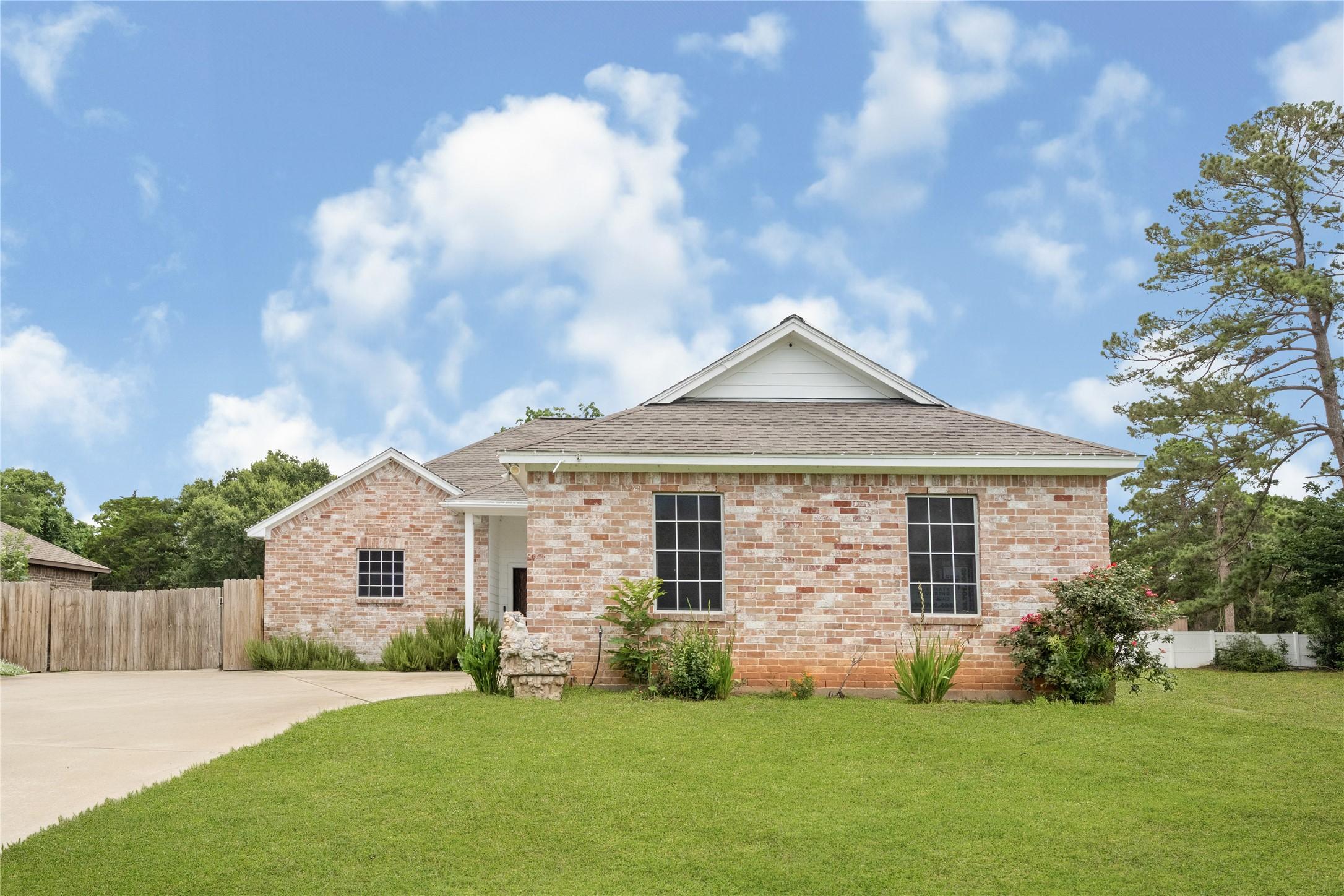 Image 4: A direct, clear view of the charming brick-and-sid