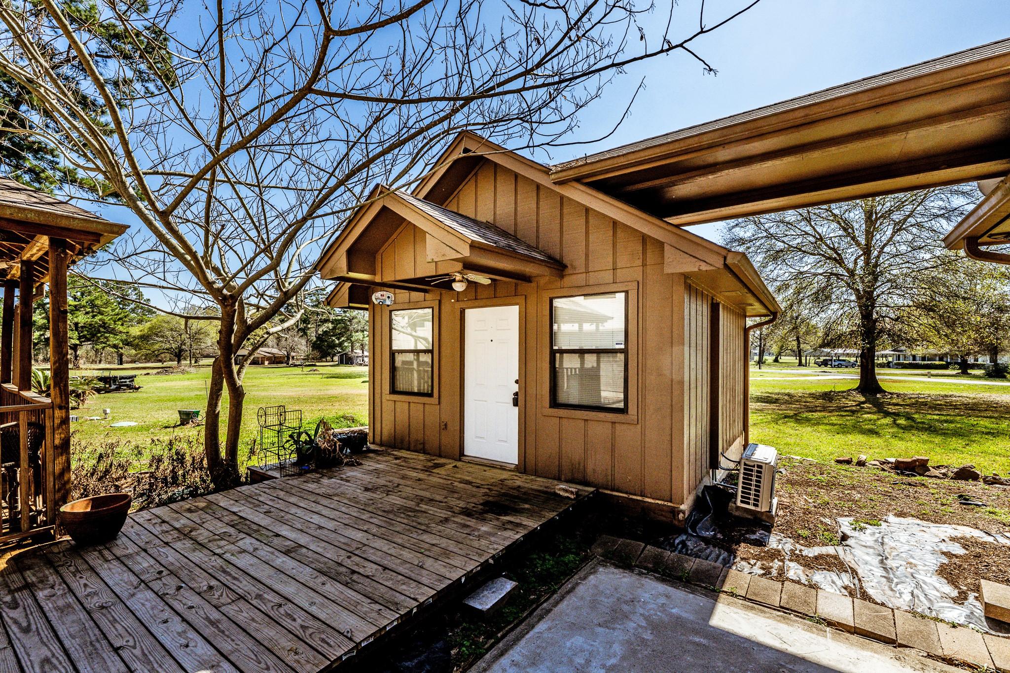 Image 4: Guest House.