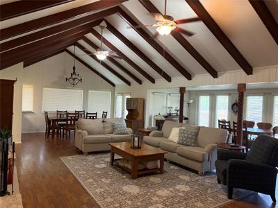 1122 Lakeside Drive