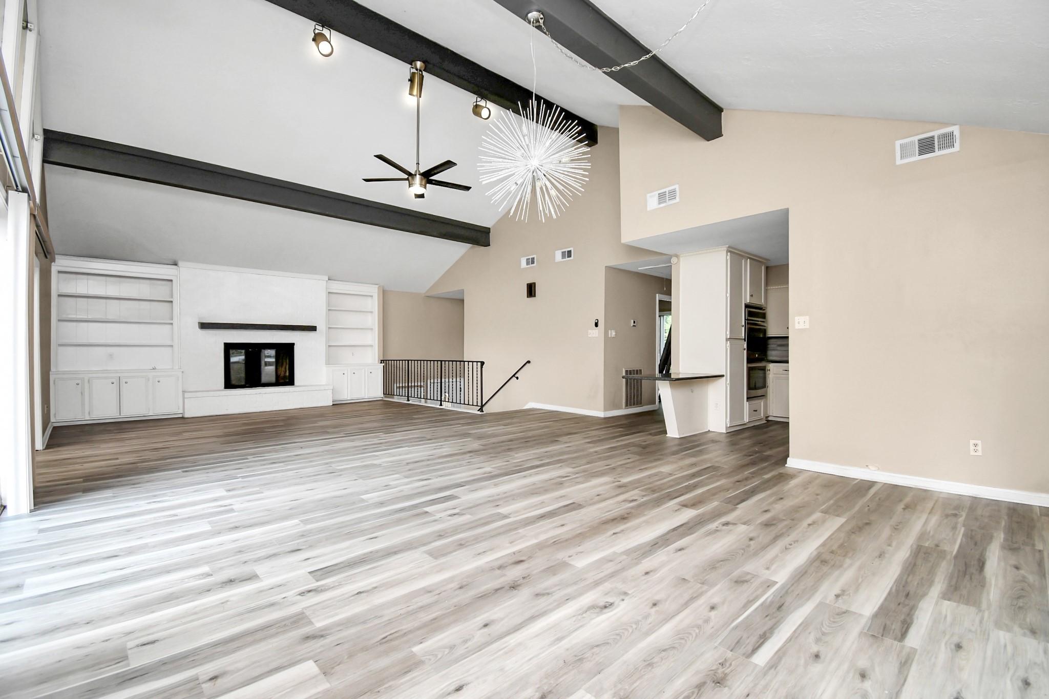 Image 3: Living Room