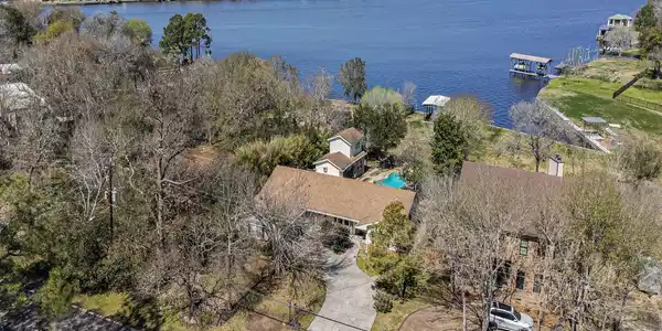 227 Lakeshore Drive