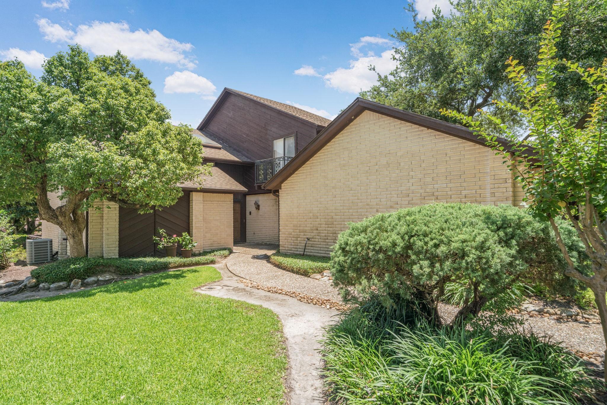 Image 2: Beautiful well maintained home in Atascocita Shore