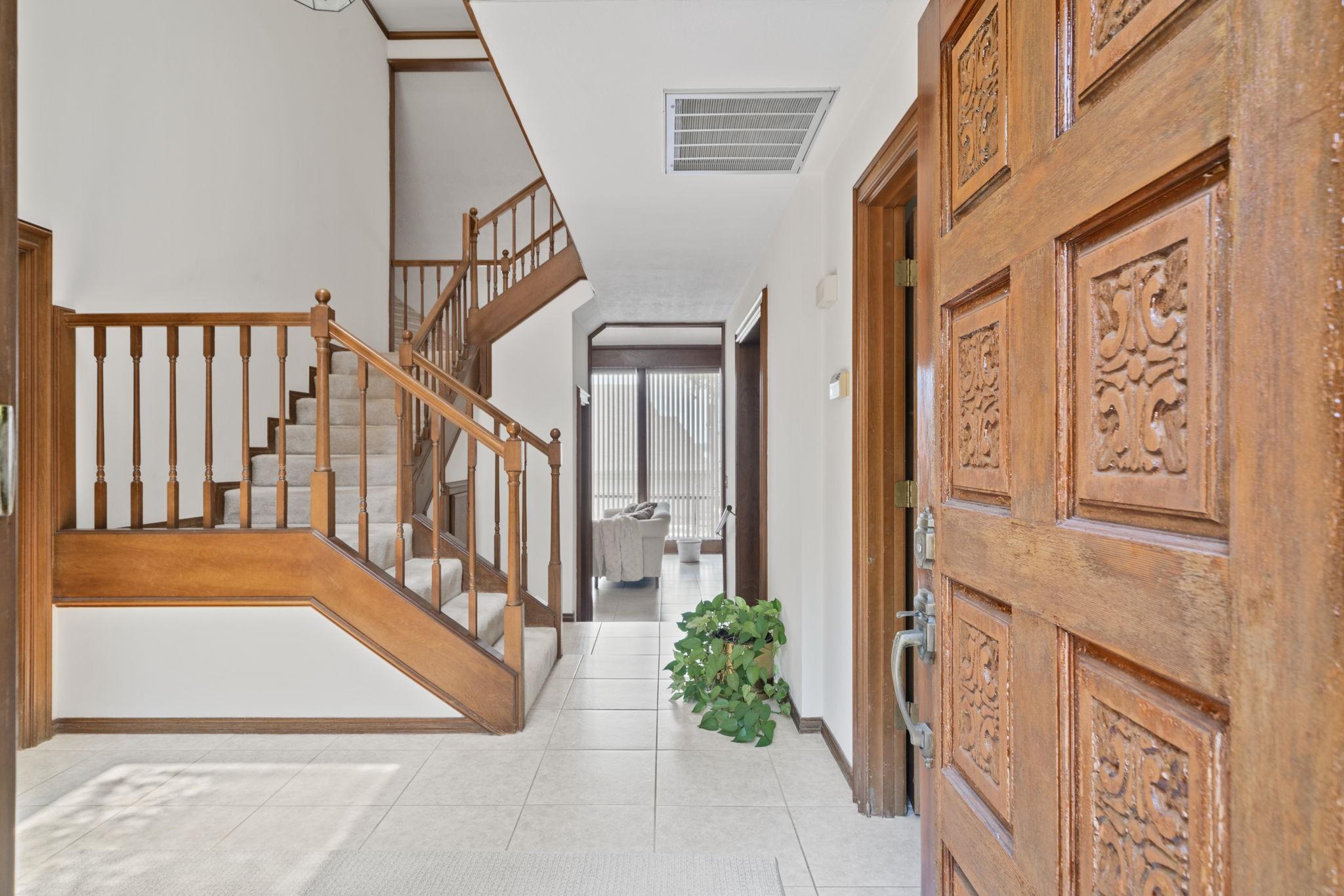Image 3: Upon entering the home, you are welcomed by a foye