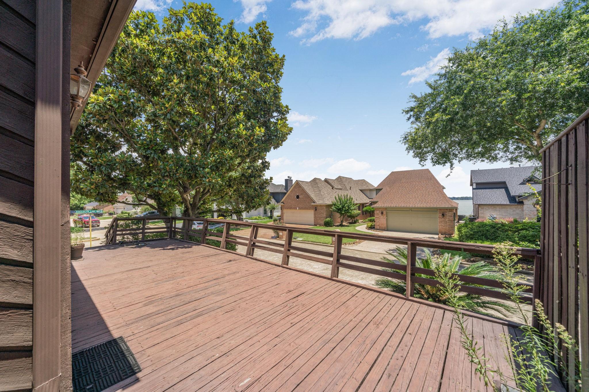 Image 4: Large deck to enjoy your outdoor space. It has bee