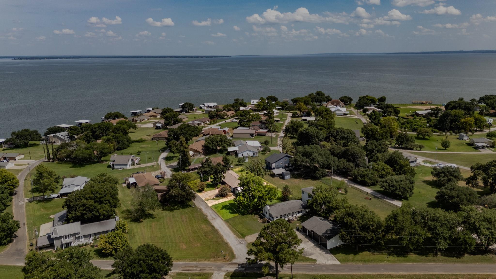 Image 3: Proximity to lake