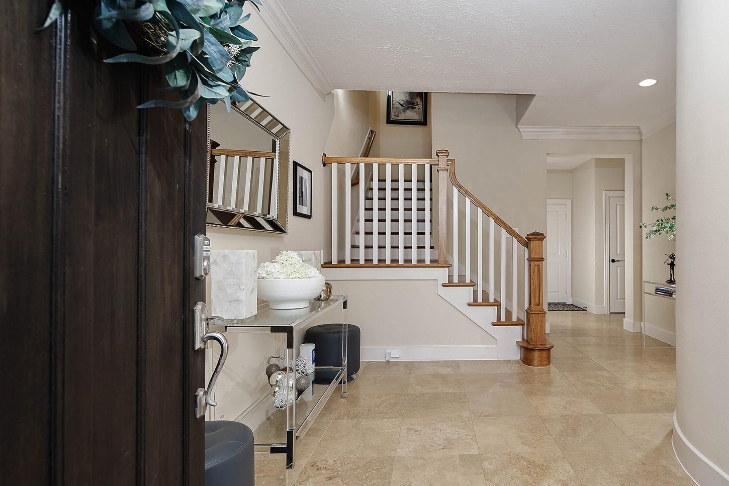 Image 4: As you enter the 1st level, there is a spacious fo
