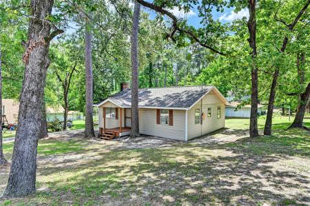 6 Hickory Hollow