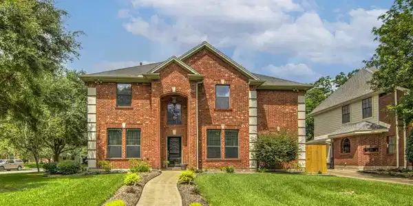 1803 Raintree Circle