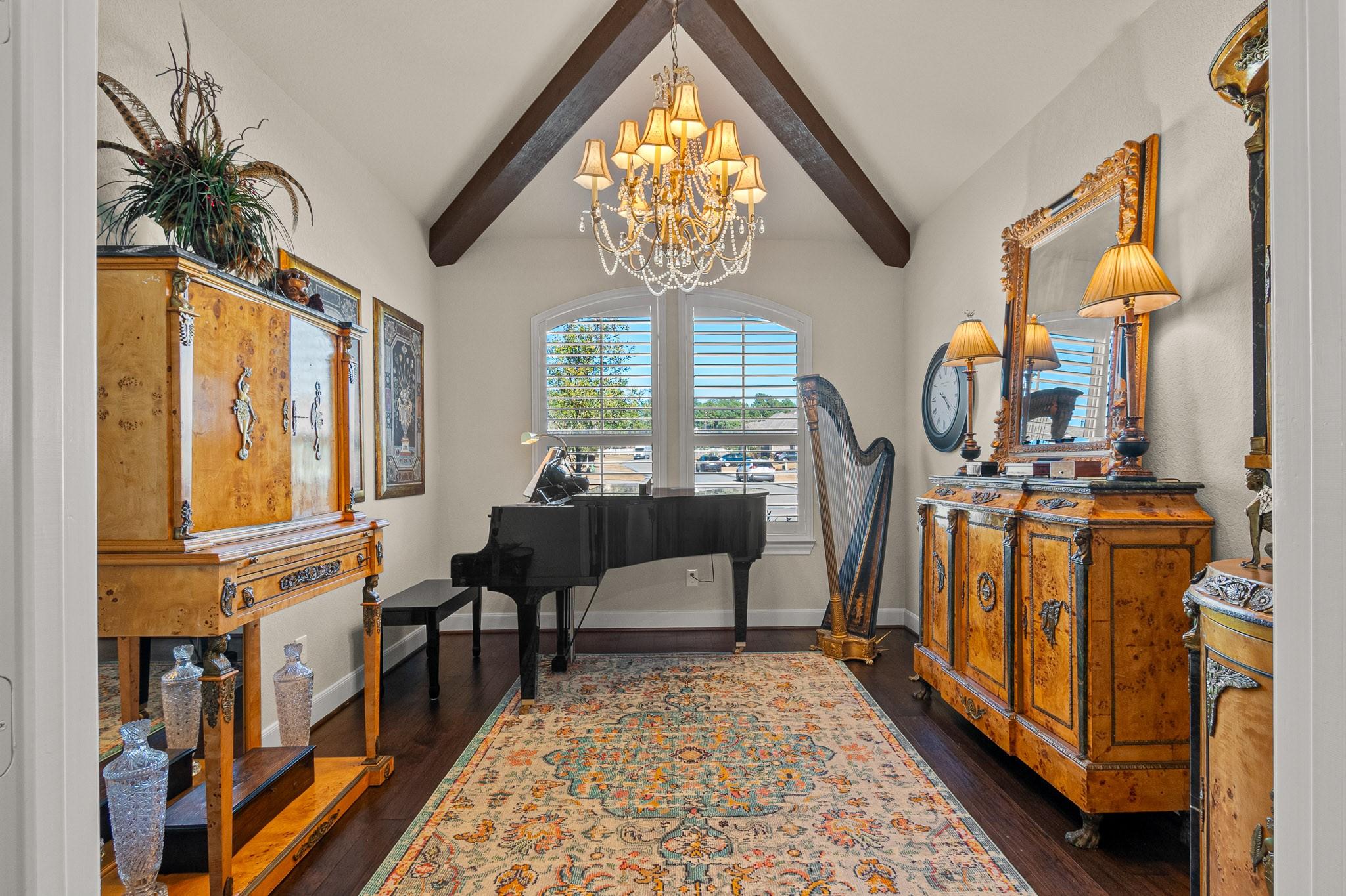 Image 4: This elegant Home Office/Study/Music Room that boa