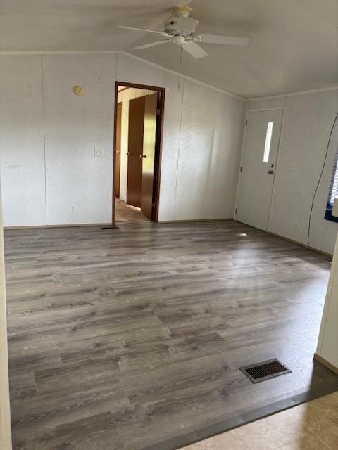 Image 4: Living Area