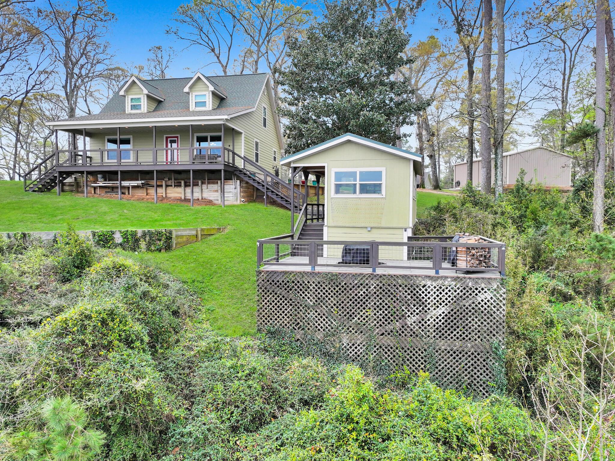 Image 4: A full acre with multi-level entertainment spaces