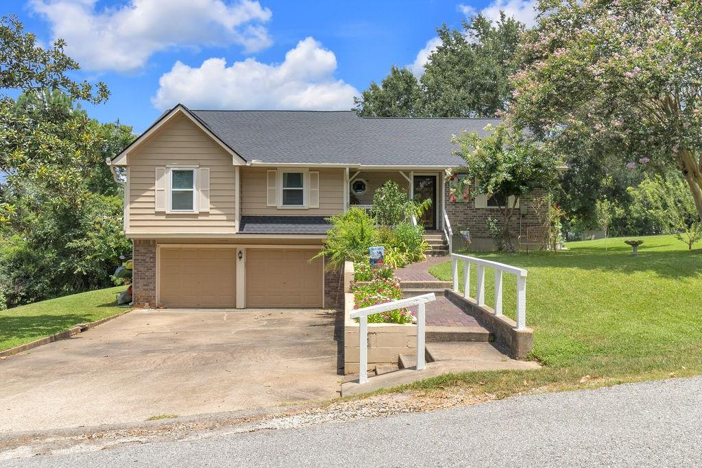 Image 1: 70 Valley Drive