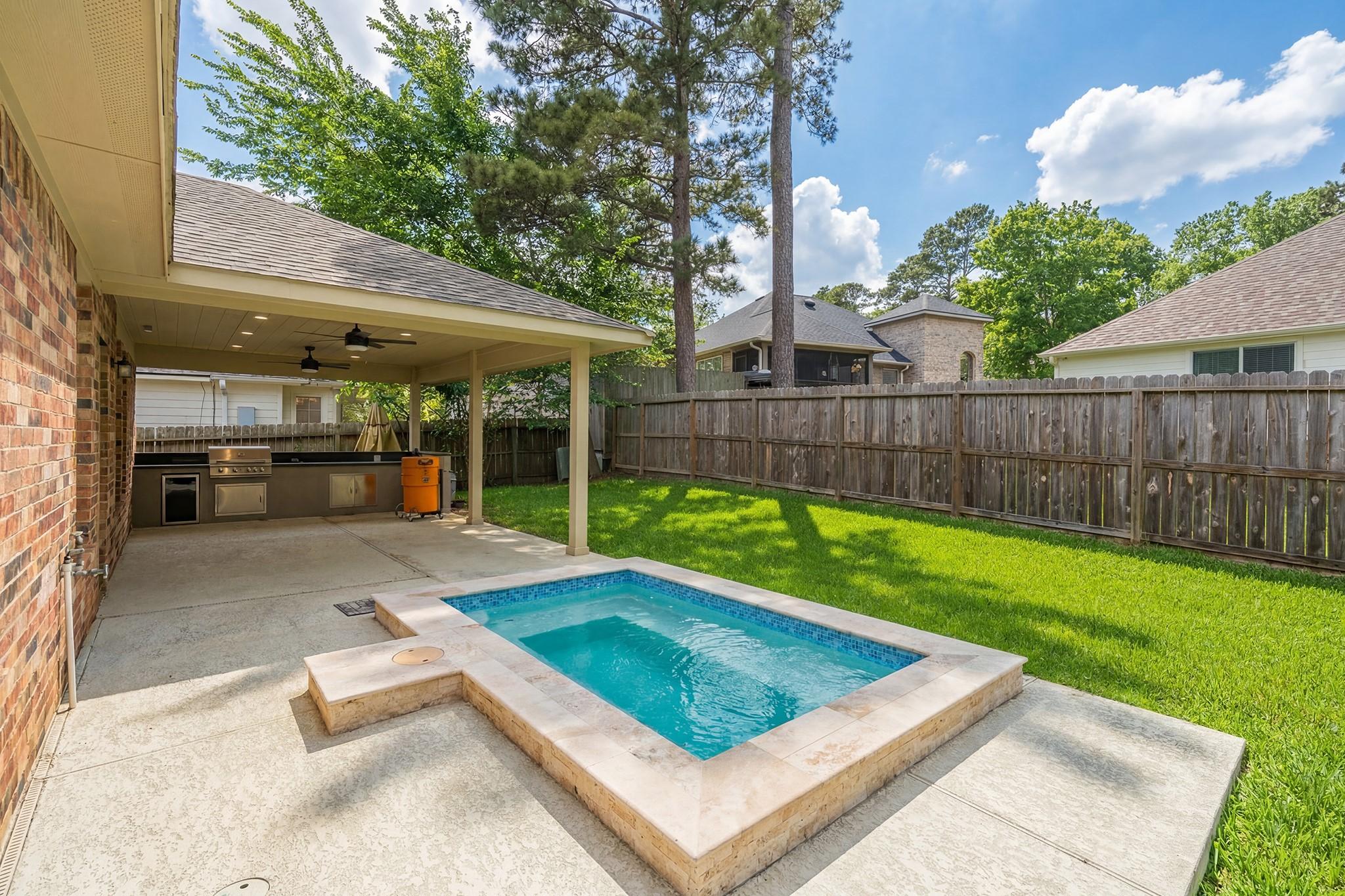 Image 3: includs an outdoor kitchen and a beautiful cocktai