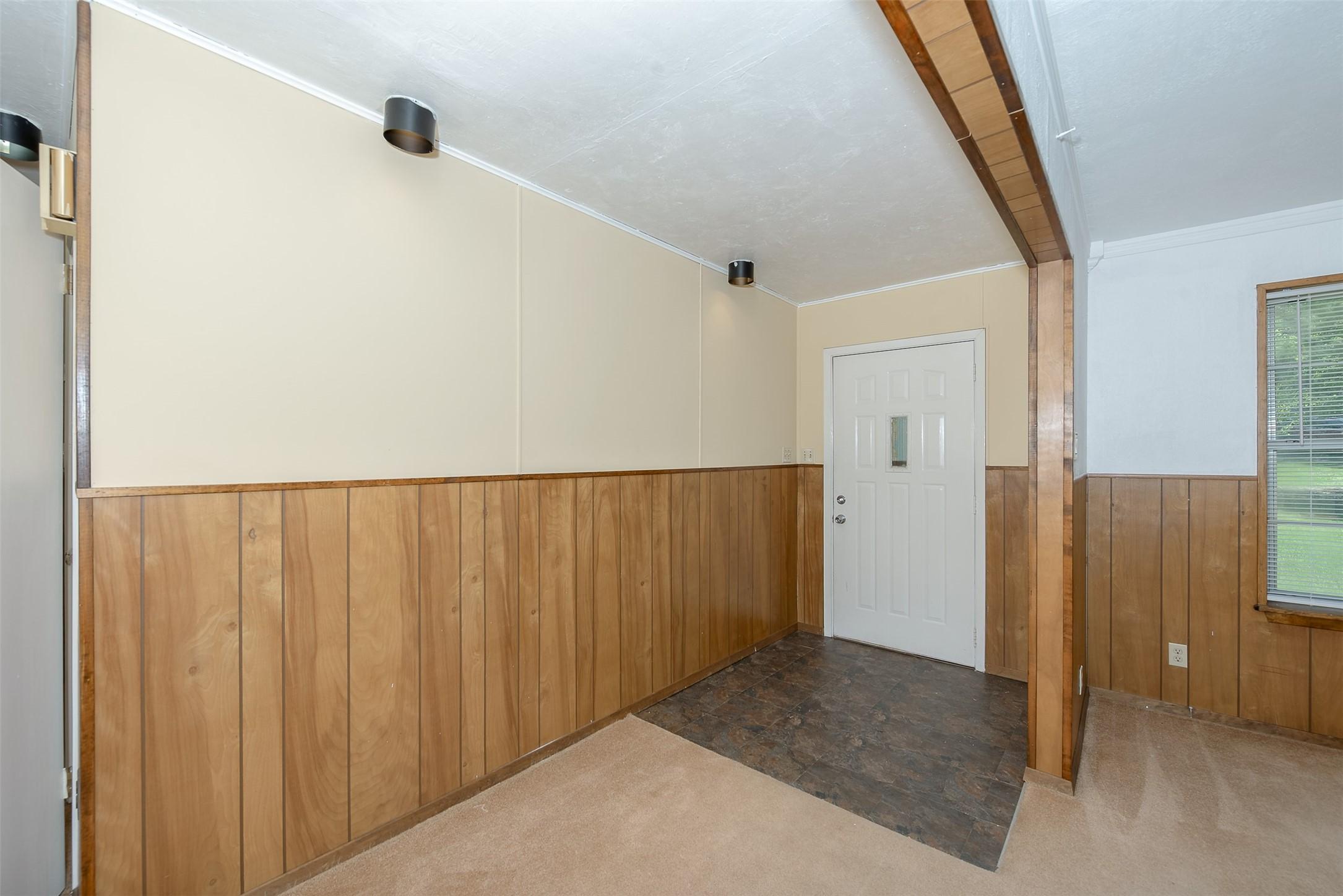 Image 4: Foyer with the family room to the right and a hall