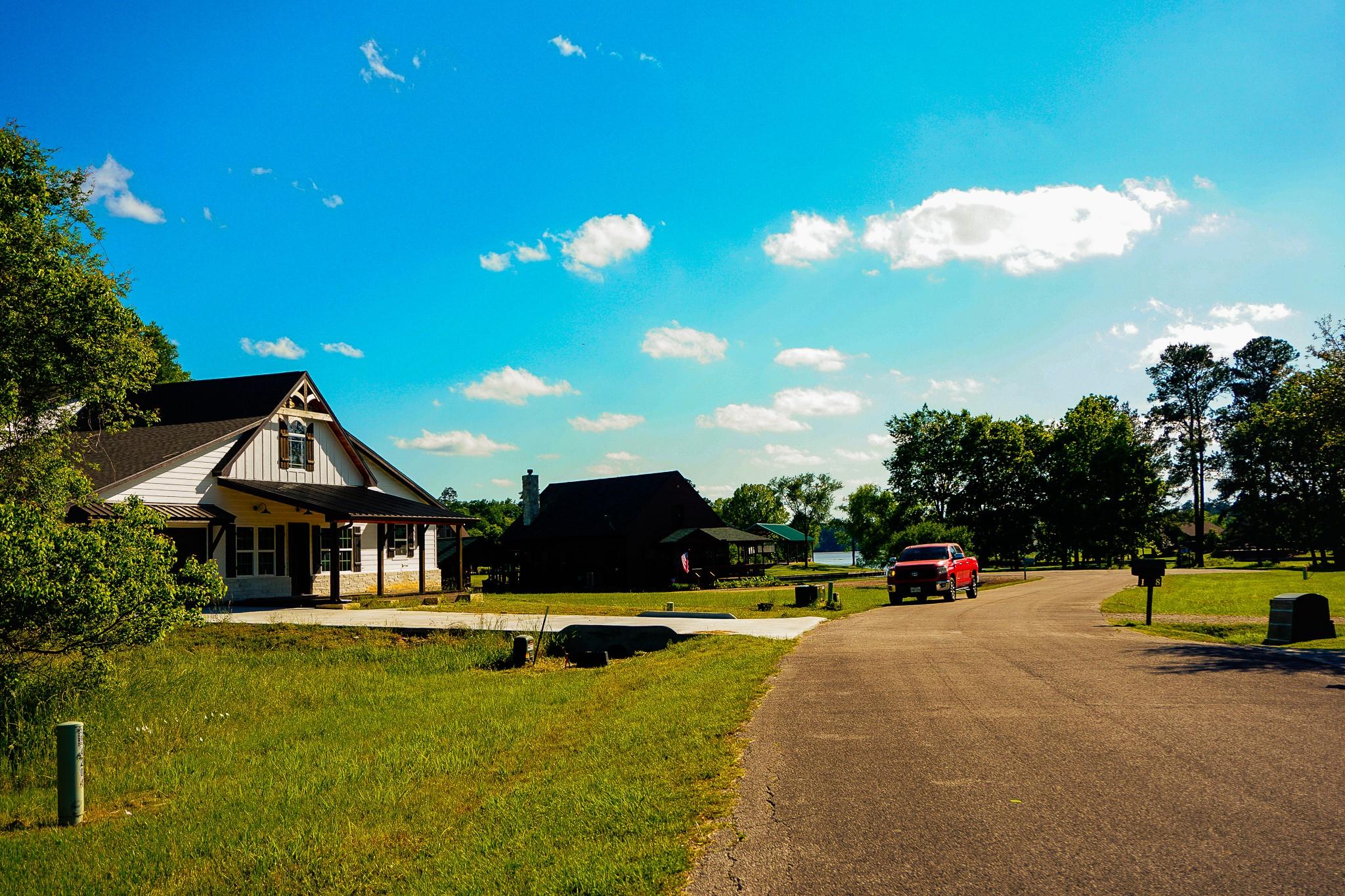 Image 4: Lot to the left.