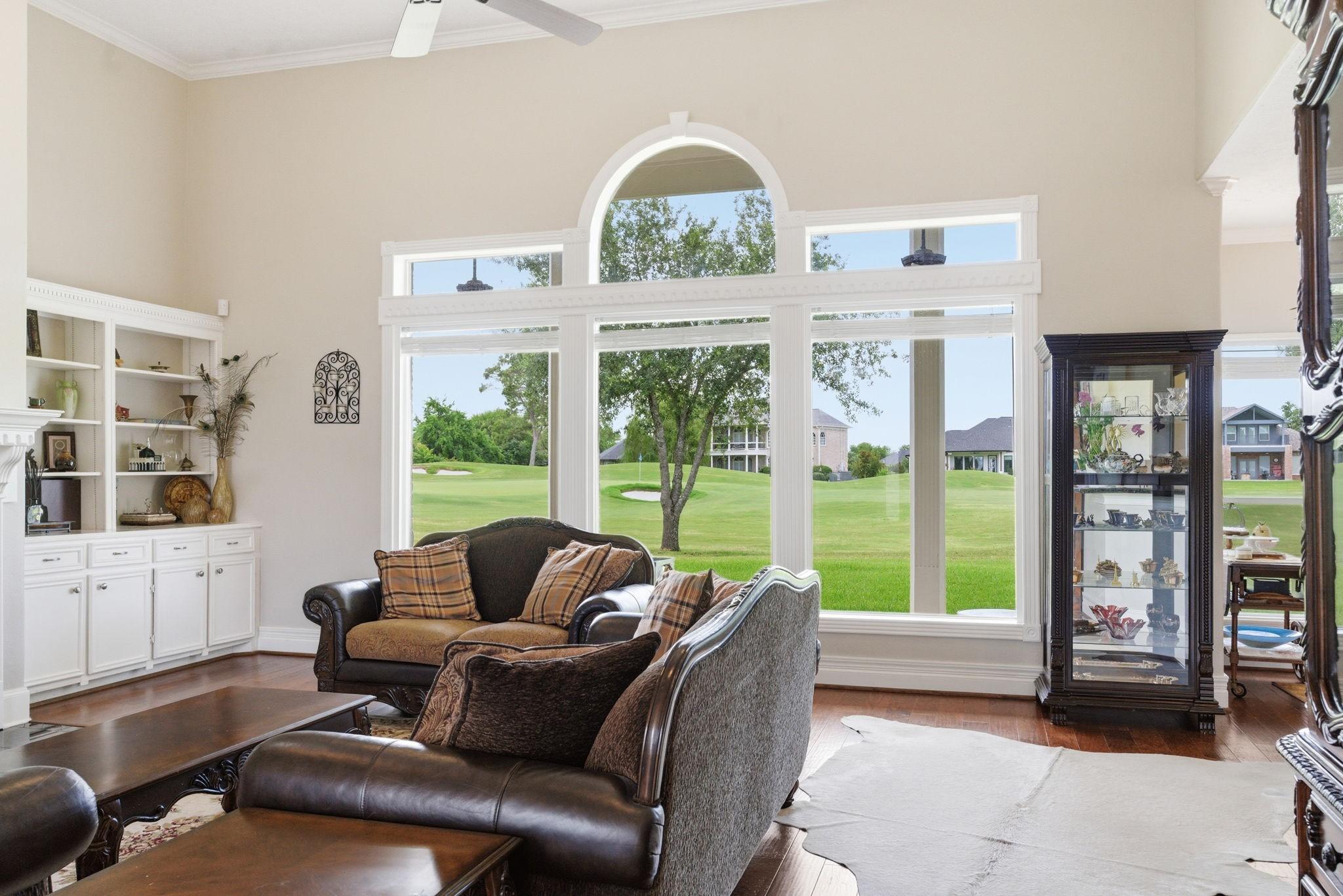 Image 3: Great Views for multiple rooms in the home.