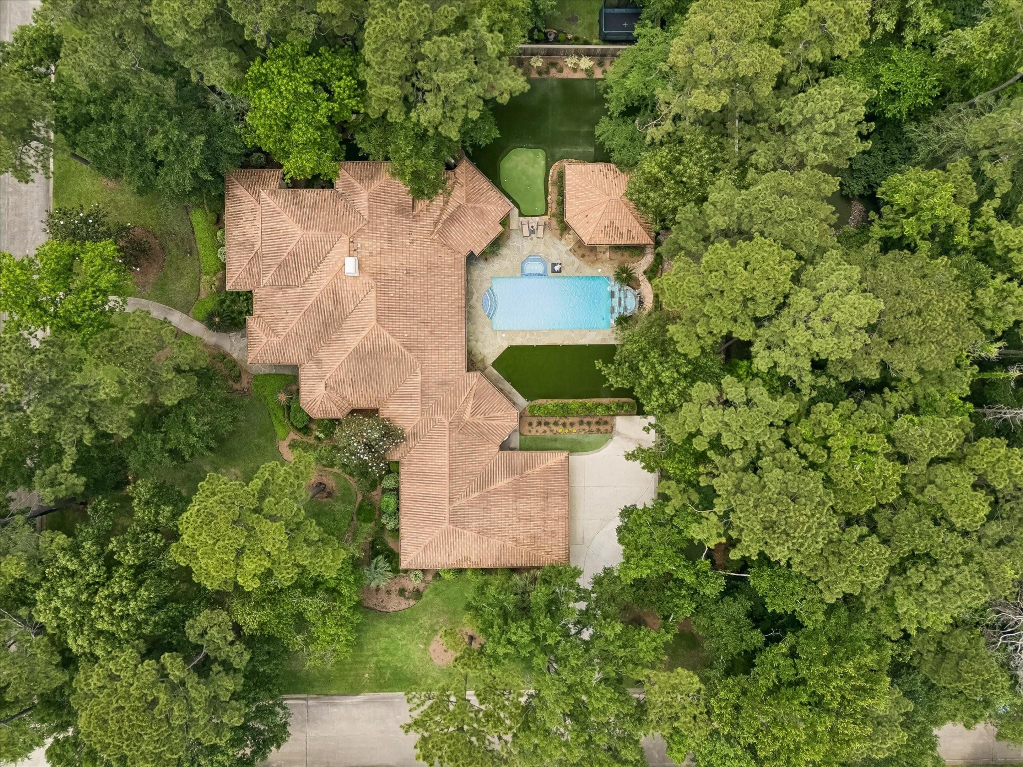 Image 1: Stunning Estate Home perfectly situated on a priva