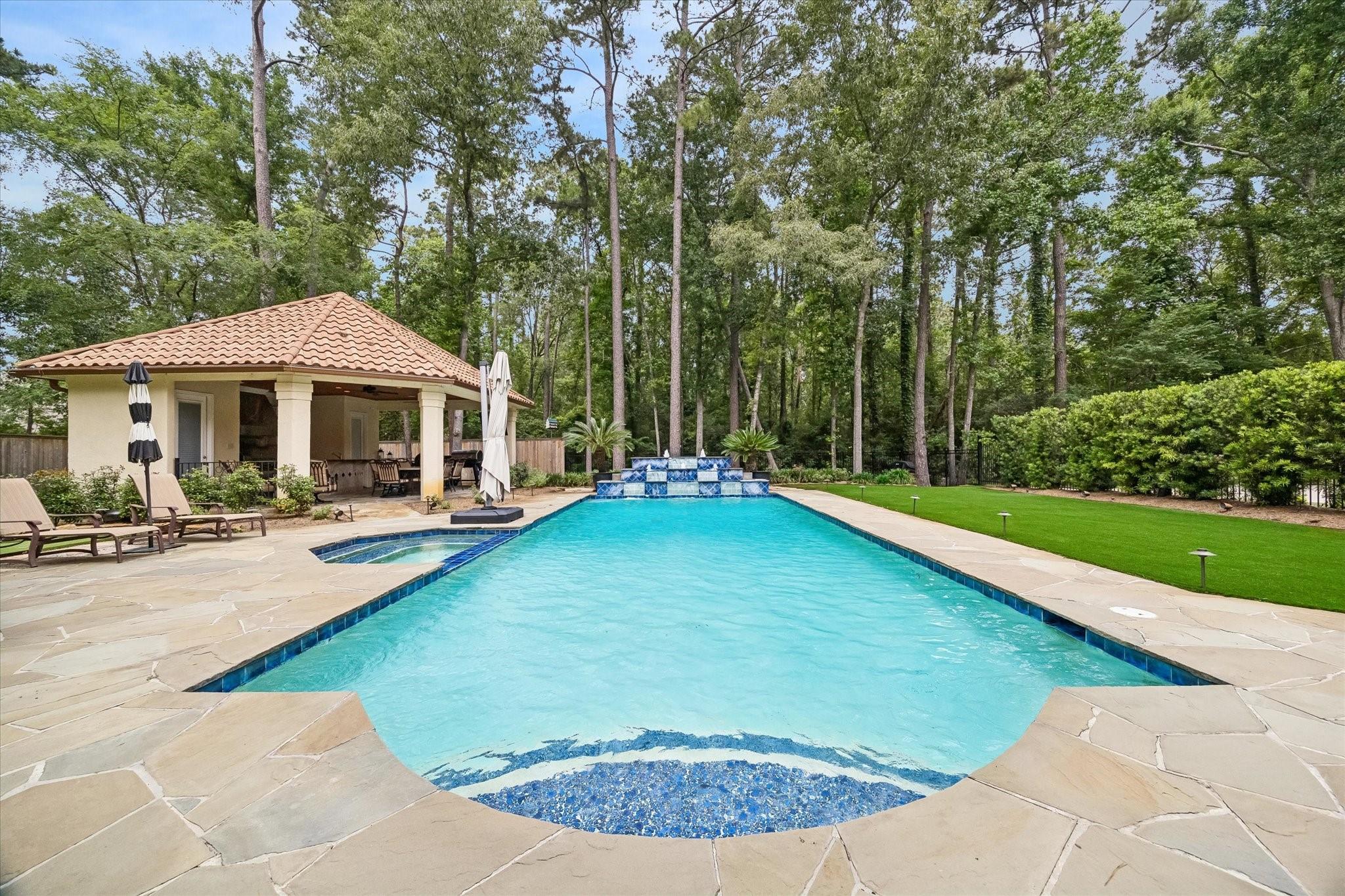 Image 4: What a large pool with a hot tub and beautiful wat