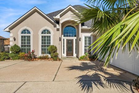 98 Victoria Drive W