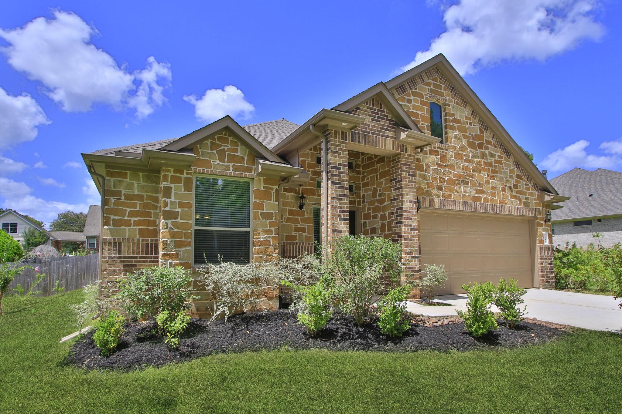 Image 3: Set on nearly a 1/3 acre lot, this property offers