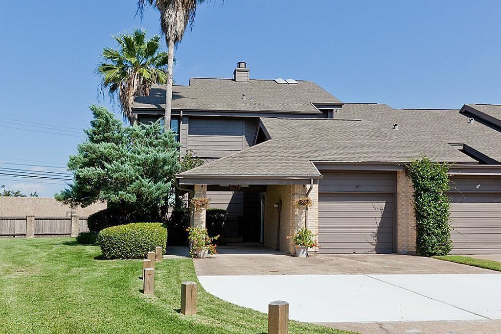Image 2: Townhome with new roof and plenty of surrounding g