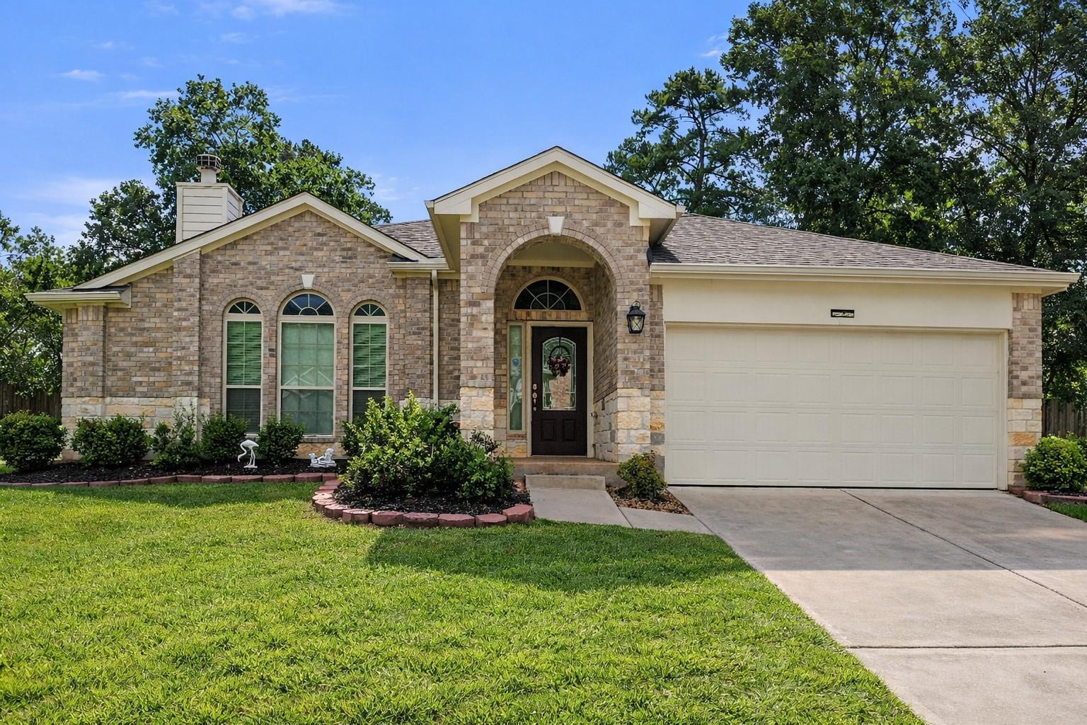 Image 1: Beautiful One Story Home