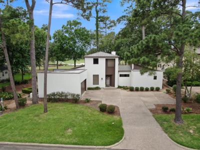 102 Wedgewood Drive W