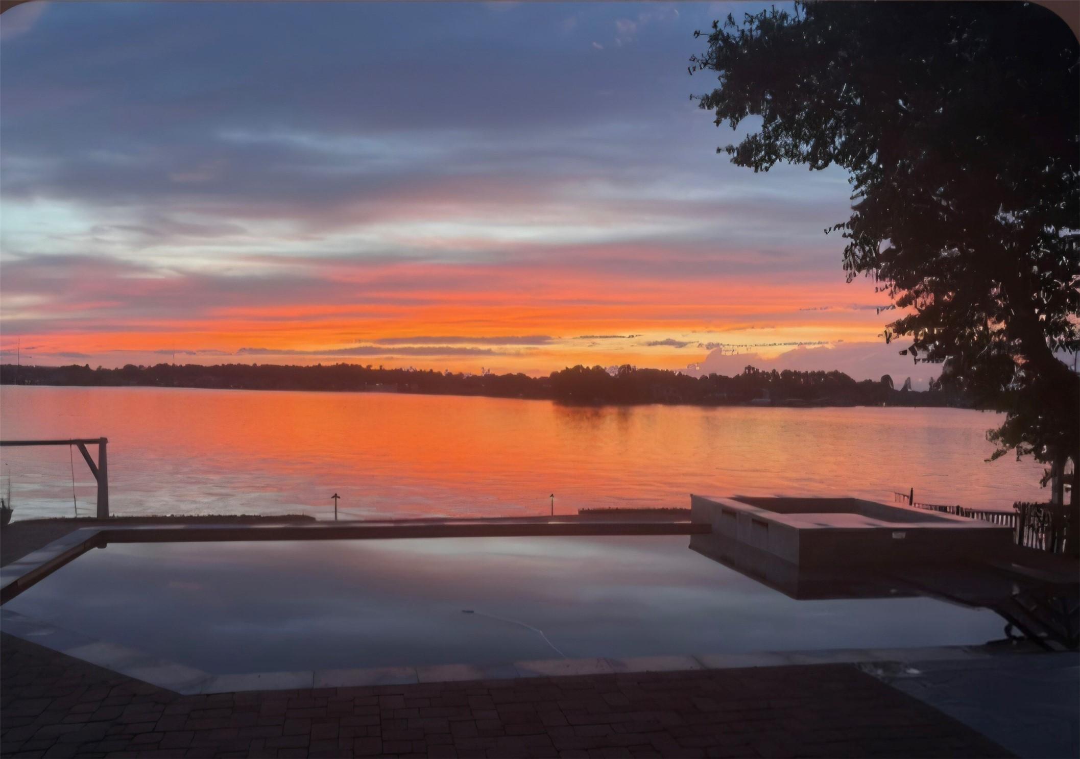 Image 3: This home and it's views are breathtaking!
