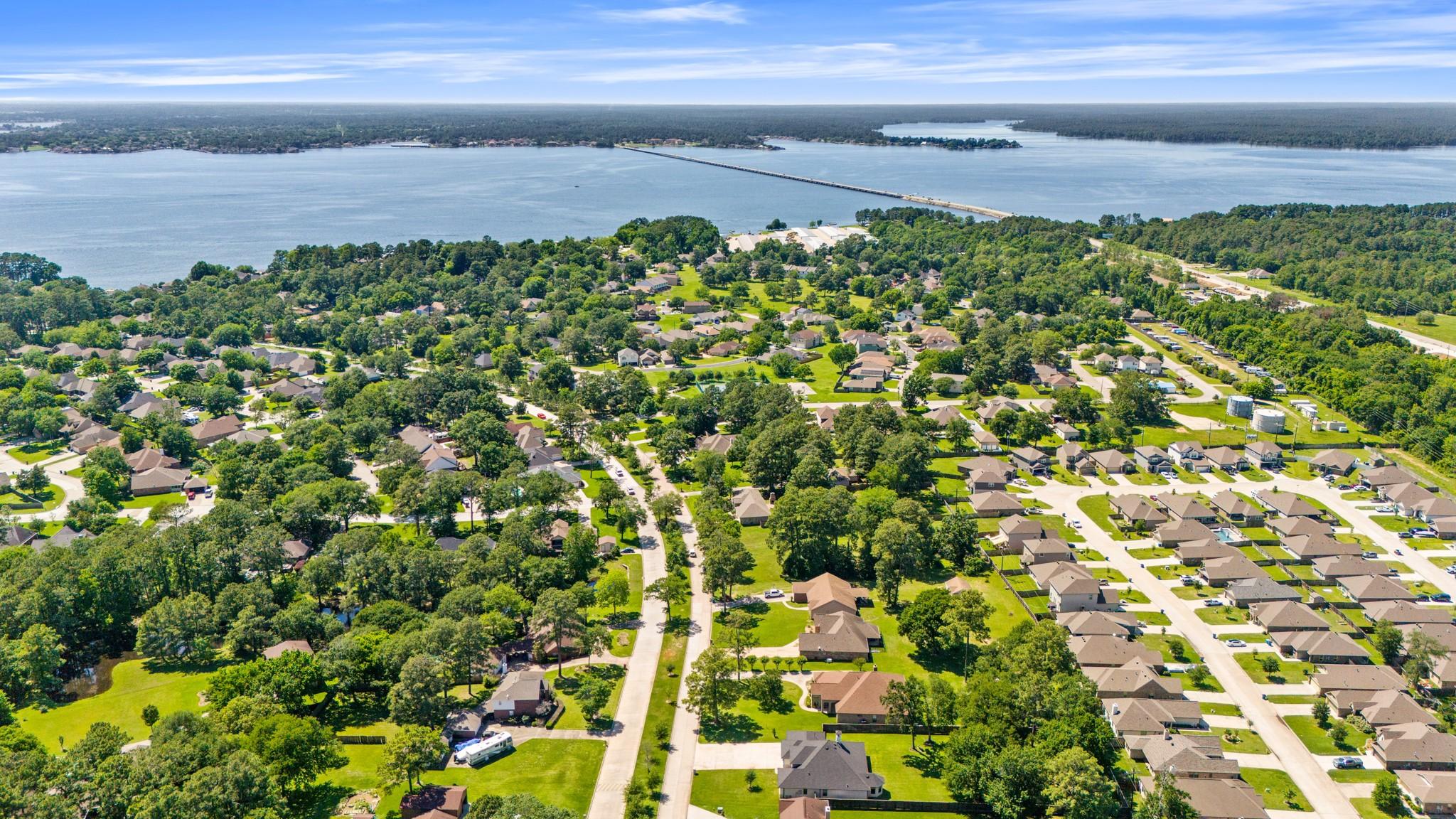 Image 4: Aerial view of the neighborhood