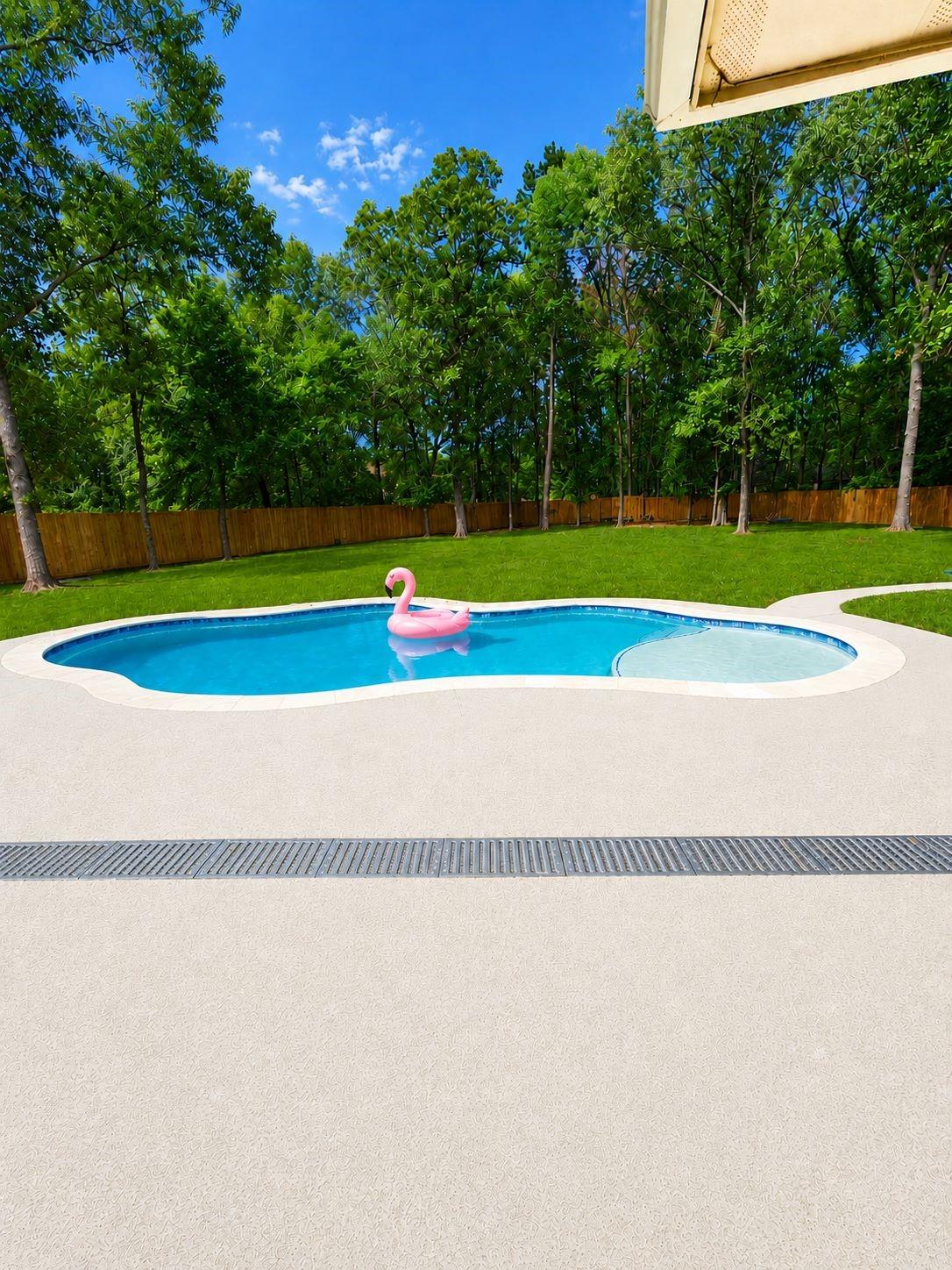 Image 2: Wooded private lot with brand new pool feels like
