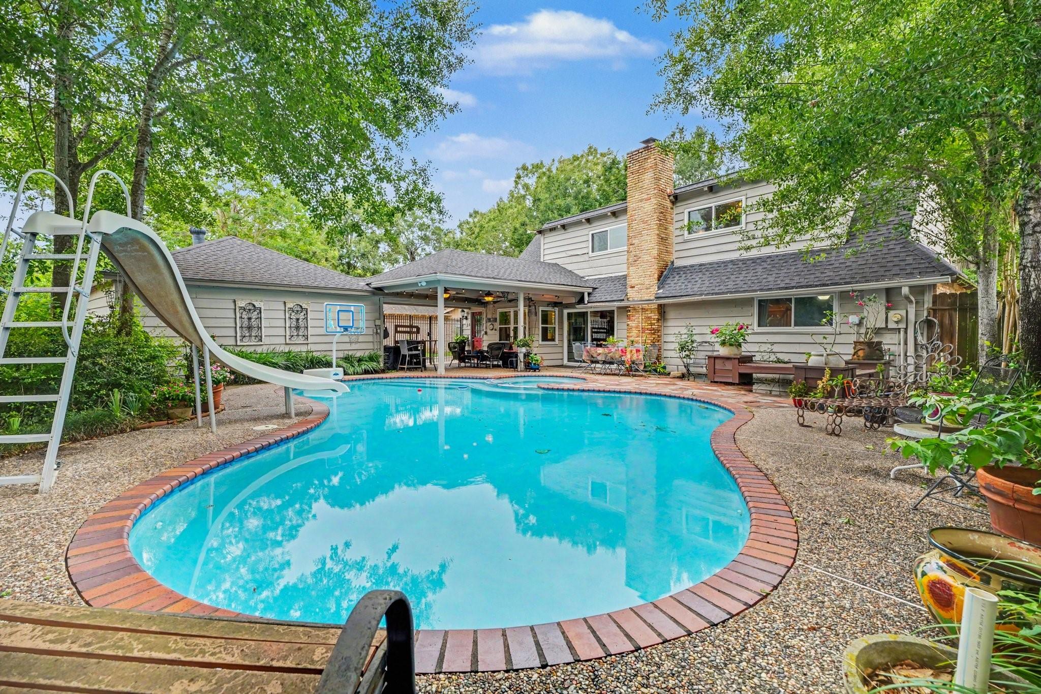 Image 2: Pool/