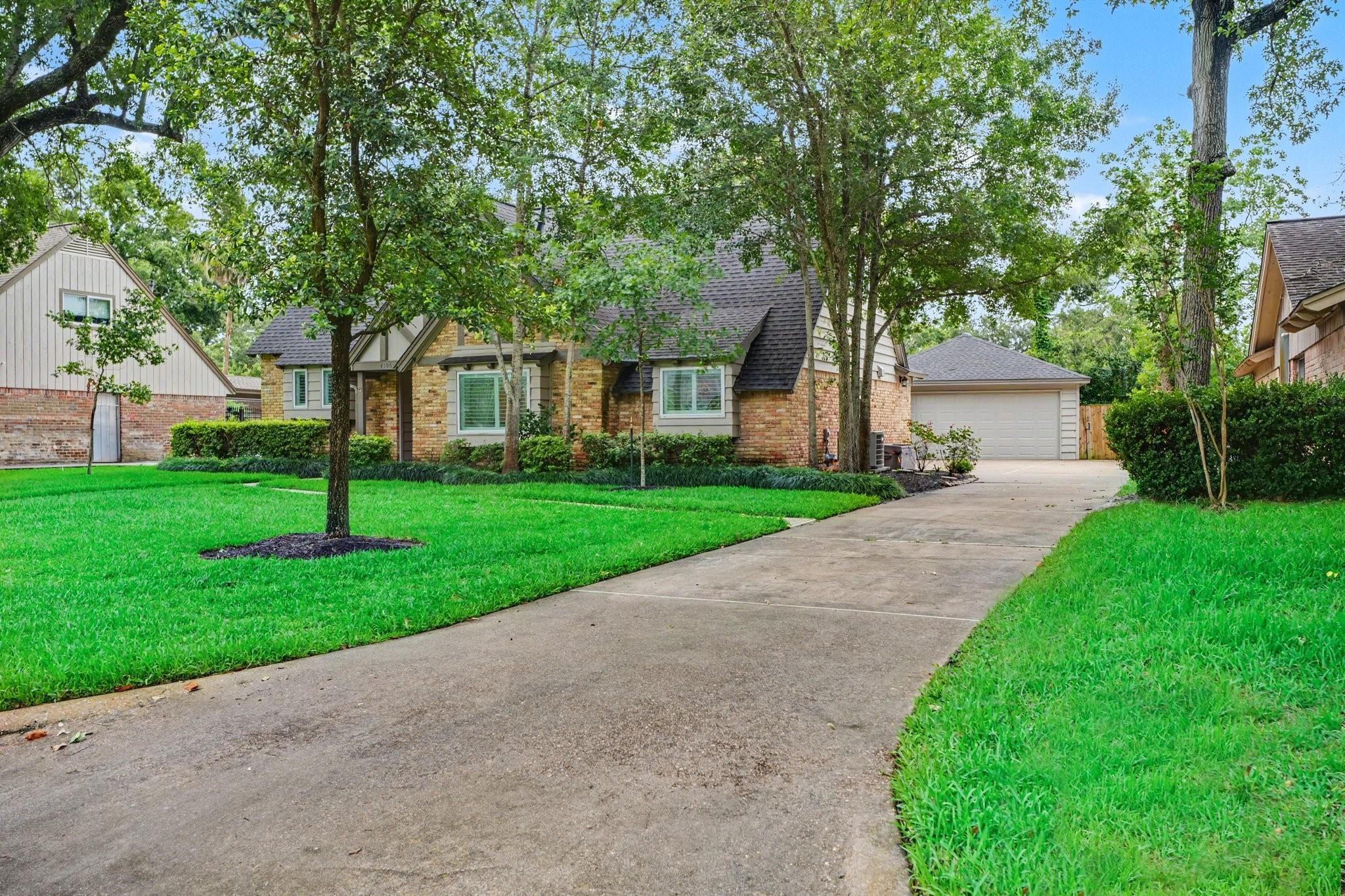 Image 4: Long driveway and detached car garage