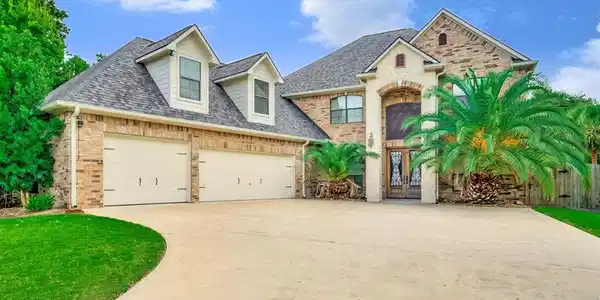 4138 Lakepointe Forest Drive