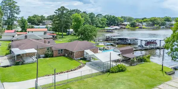 406 Kickapoo Drive