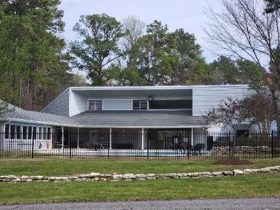 206 Twinstone Drive