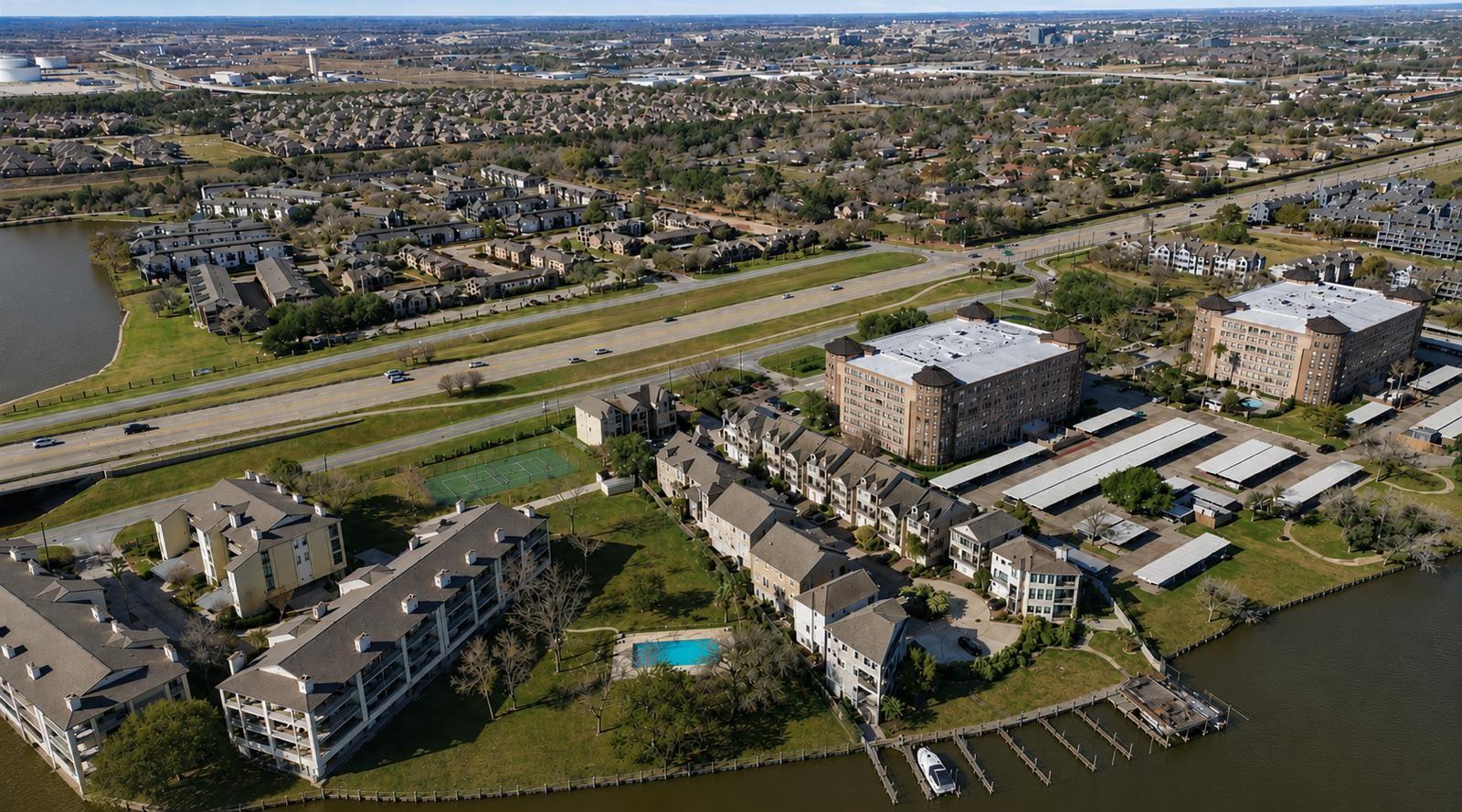 Image 2: Waterfront living. Bring your boat!