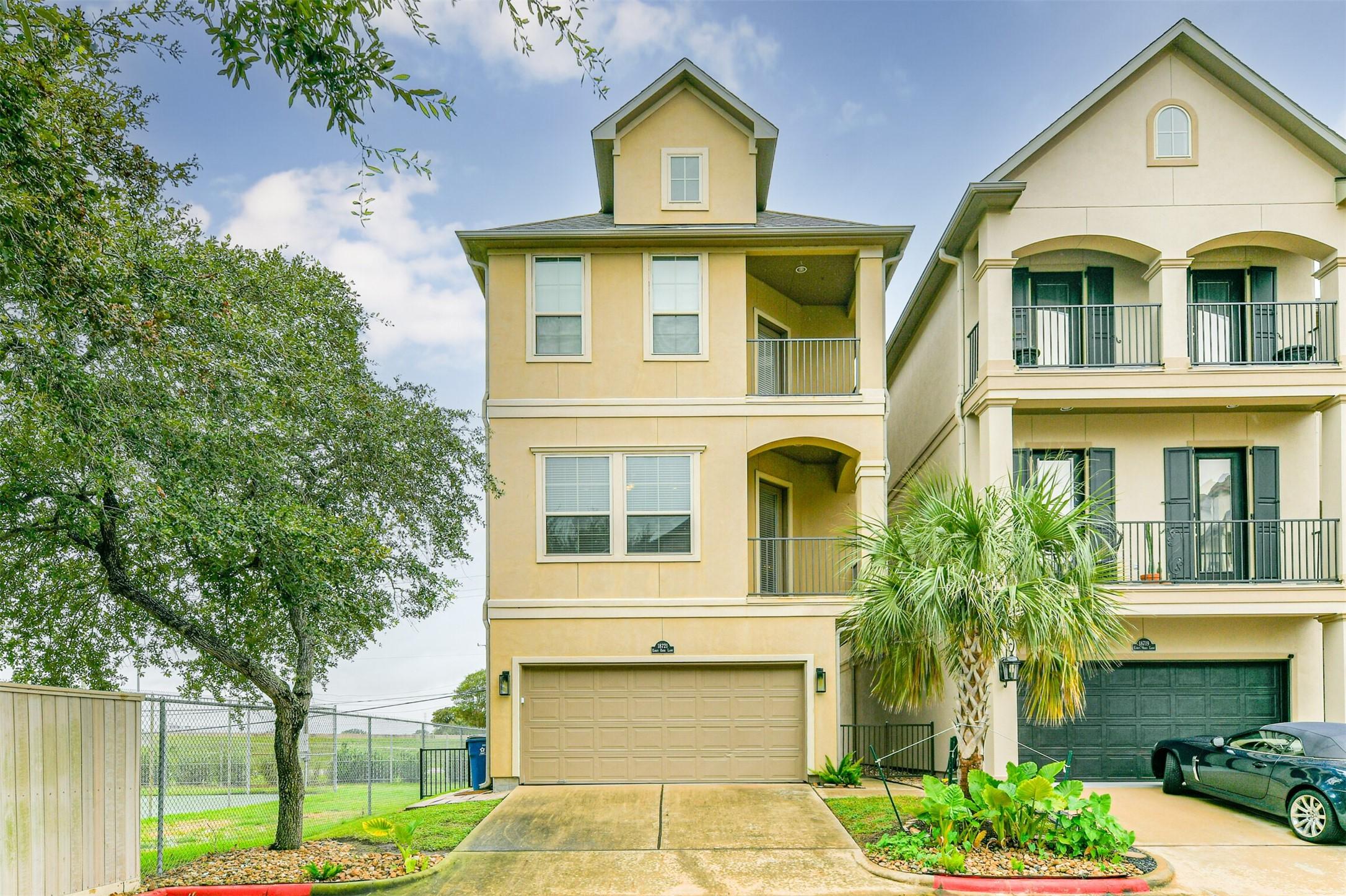 Image 3: Stunning 3 story with 2 car garage!