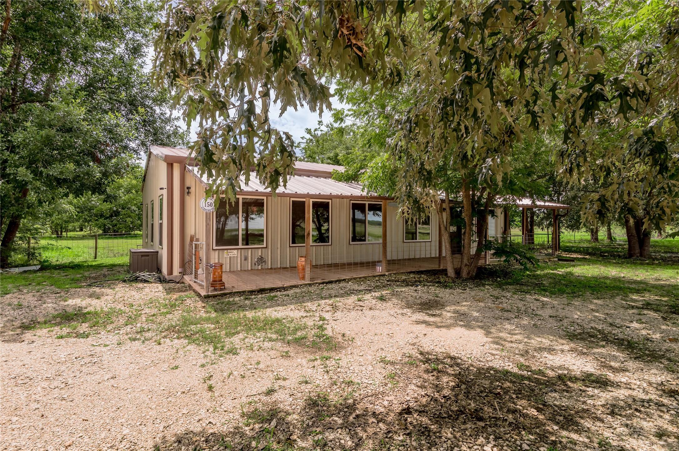 Image 4: Very charming 2-bedroom 2-bath barndominium that i