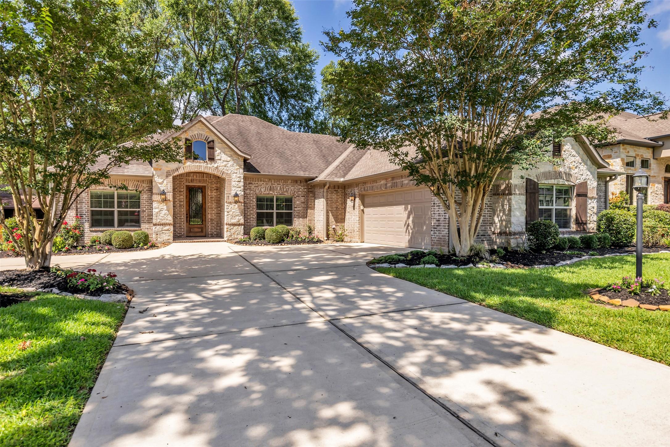 Image 2: Large driveway