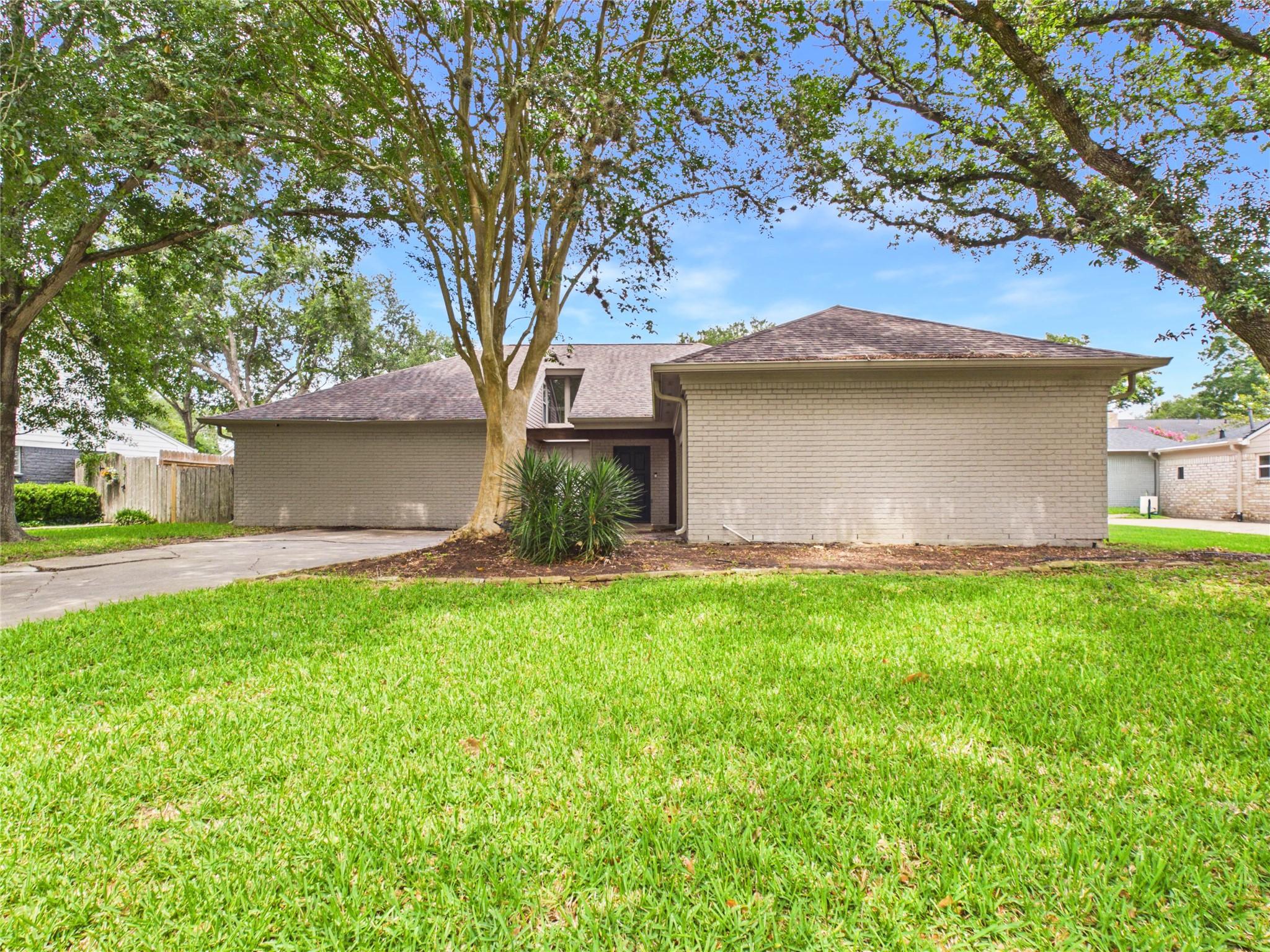 Image 1: Welcome to 1010 Baronridge in Clear Lake Forest