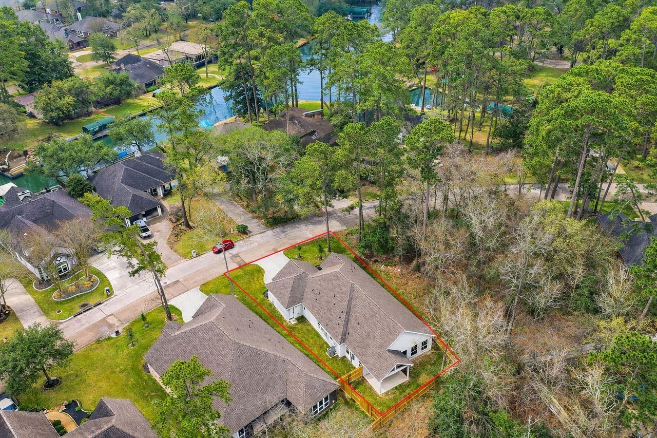 Image 1: There are two lots to the right of the home square
