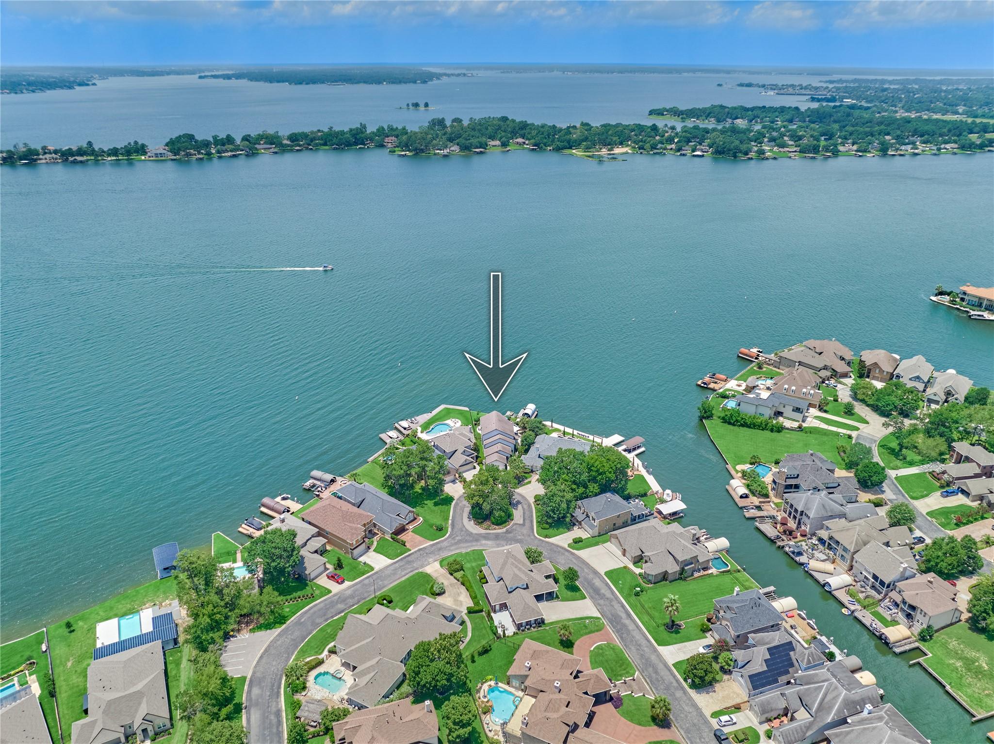 Image 2: Experience the ultimate waterfront lifestyle, wher